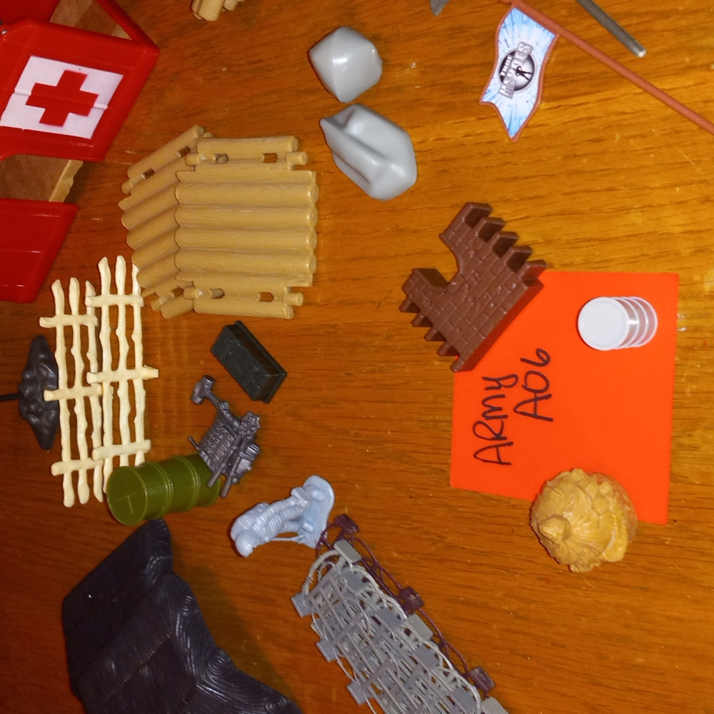 28 Army War play set. A06 - Picture 3 of 6